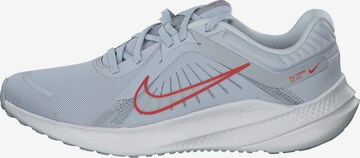 NIKE Loopschoen 'Quest 5' in Grijs