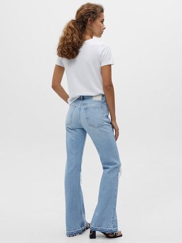 Pull&Bear Flared Jeans in Blauw