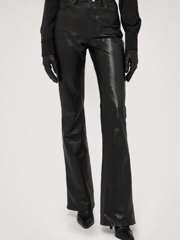 évasé Pantalon Trussardi en noir : devant