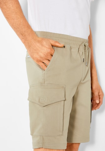 BENCH Regular Cargo trousers in Green