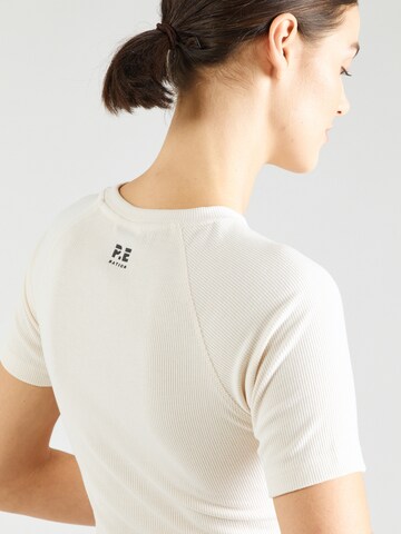 P.E Nation - Camisa funcionais 'Freeplay' em branco