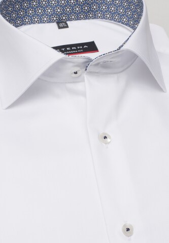 Coupe regular Chemise ETERNA en blanc