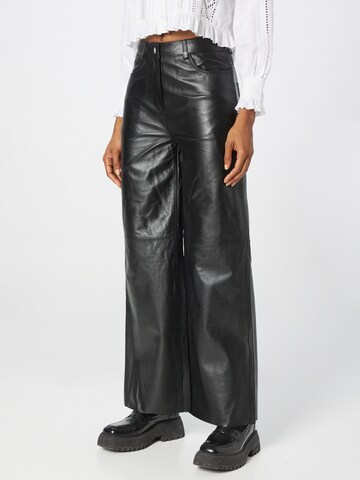 Wide Leg Pantalon 'Iliya' Lovechild 1979 en noir : devant