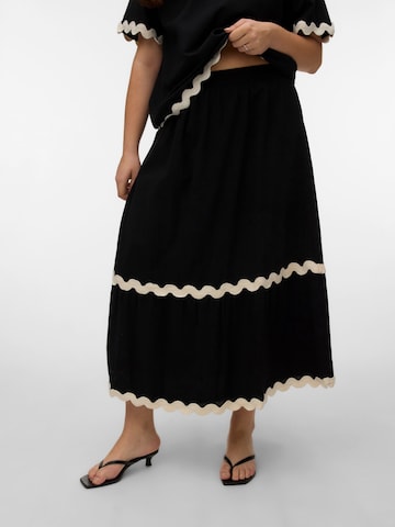 Gonna di Vero Moda Curve in nero: frontale