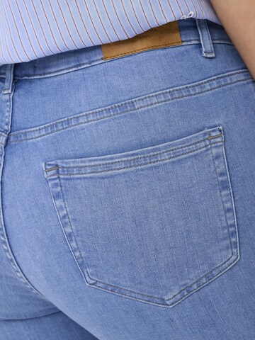 ONLY Carmakoma Flared Jeans in Blue