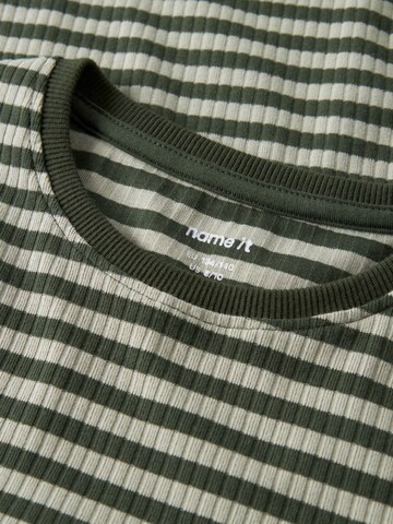 NAME IT - Camiseta en verde