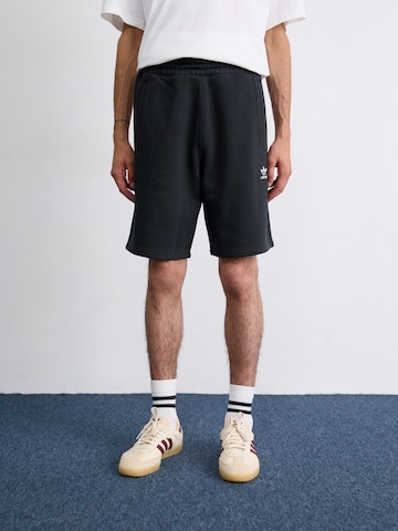 ADIDAS ORIGINALS Свободный крой Штаны 'Trefoil Essentials' в Черный: спереди