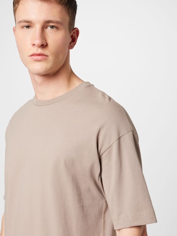 DRYKORN - Camiseta 'TOMMY' en marrón