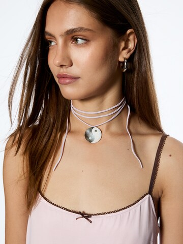 Pull&Bear Necklace in Purple: front