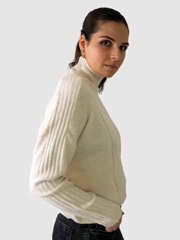 WEARABLE STORIES Sweater 'Gabriella' in Beige