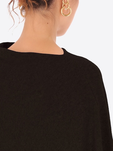 Distretto12 Cape in Brown