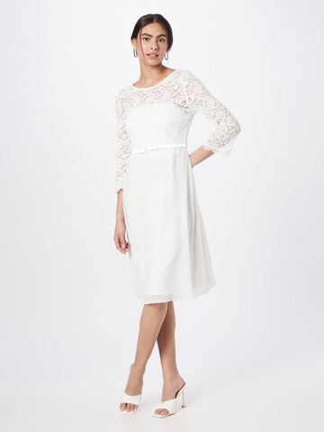 Rochie de cocktail de la APART pe bej