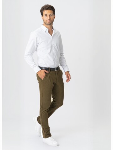TEESHOPPEN Regular Trousers ' Performance ' in Green: front