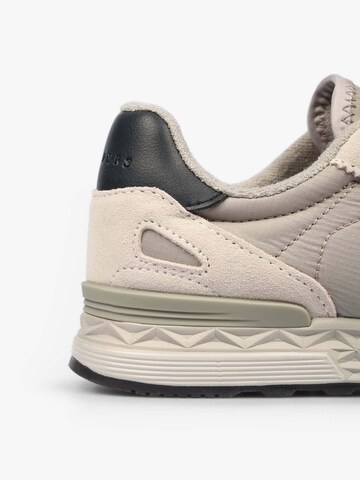 Sneaker 'Harry' di Scalpers in beige