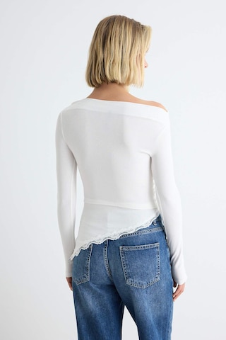 Trendyol Shirt in Beige