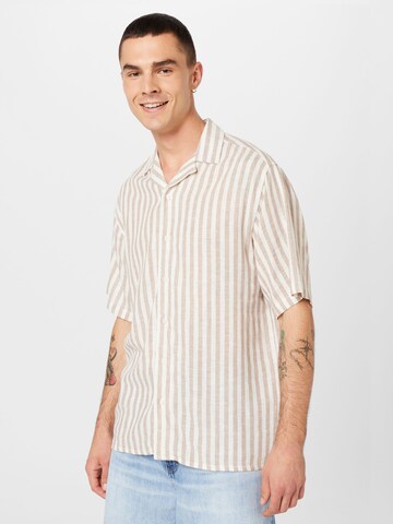 Coupe regular Chemise 'Jorge' Redefined Rebel en beige : devant