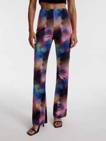 évasé Pantalon 'Zelinda' EDITED en mélange de couleurs : devant
