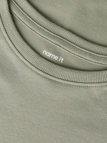 NAME IT - Camiseta 'NKMVOBBO' en gris