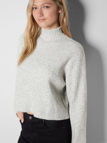 Pull-over Bershka en gris