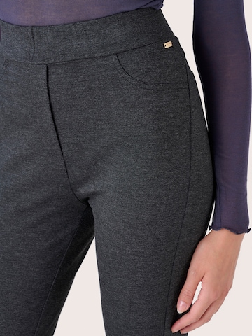 Camomilla Italia Slimfit Broek 'Kellya' in Grijs