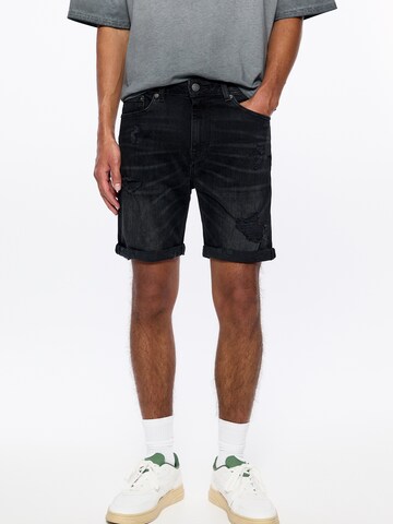 Pull&Bear Regular Jeans in Black: front
