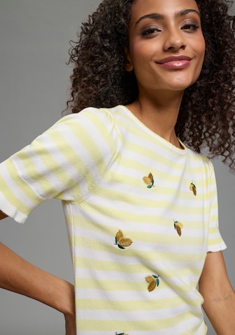 KangaROOS Sweater in Yellow