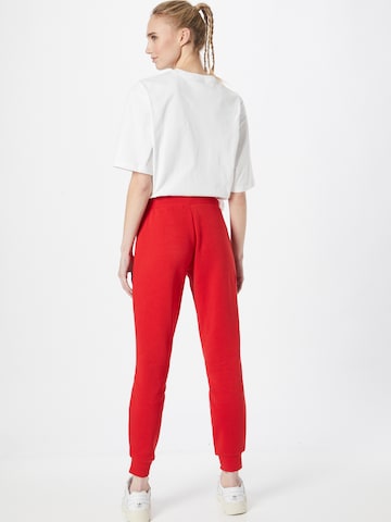 ADIDAS ORIGINALS Zwężany krój Spodnie 'Adicolor Essentials' w kolorze czerwony