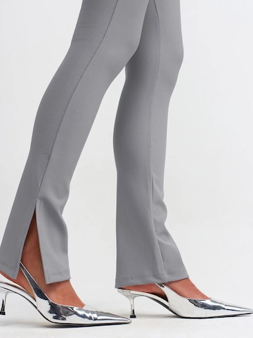 Slimfit Leggings di Dilvin in grigio