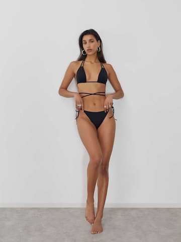 Triangolo Top per bikini 'Ava' di LeGer by Lena Gercke in nero: frontale