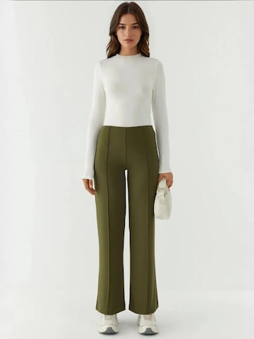 Hiccup Regular Pants in Green
