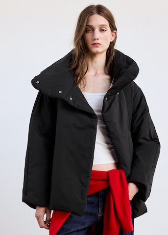 Giacca di mezza stagione 'ANORAK' di MANGO in nero: frontale