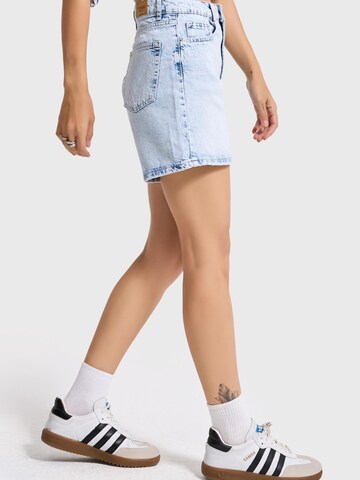 IT'S BASIC Regular Jeans 'Mini Denim Short' in Blauw