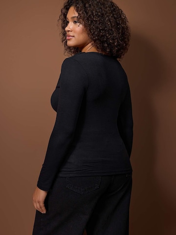 Trendyol Curve - Camiseta en negro