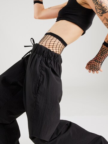 Wide leg Pantaloni de la Nasty Gal pe negru