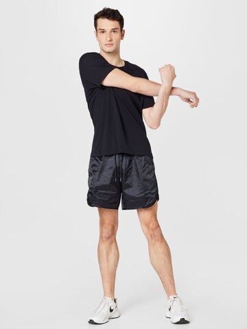 Nike Sportswear Loosefit Shorts in Schwarz