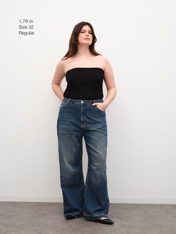 RÆRE by Lorena Rae Flared Jeans in Blauw