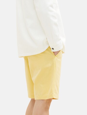 Regular Pantalon chino TOM TAILOR en jaune