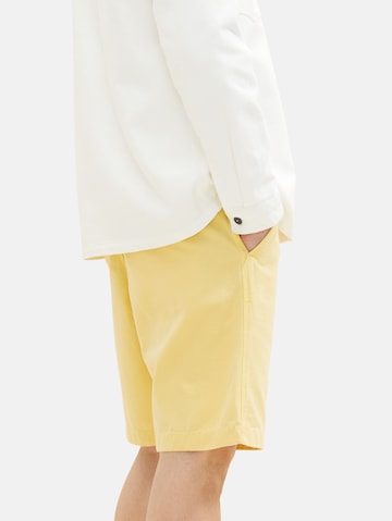 TOM TAILOR - regular Pantalón chino en amarillo