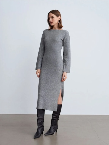 Dilvin Dress in Grey: front