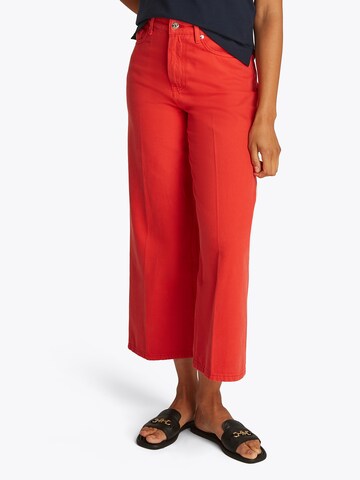 TOMMY HILFIGER Loosefit Jeans i rød: forside