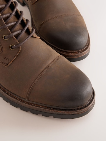 Next - Botas con cordones en marrón
