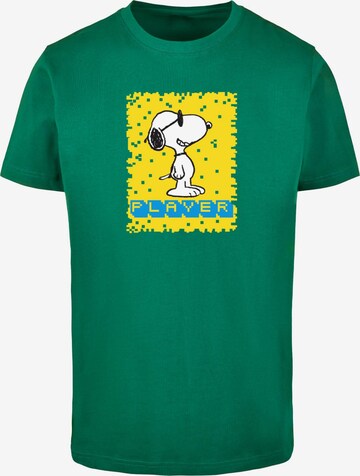 Merchcode Shirt 'Peanuts - Player' in Groen: voorkant