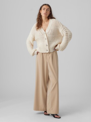 Cardigan 'SMILLA' VERO MODA en beige