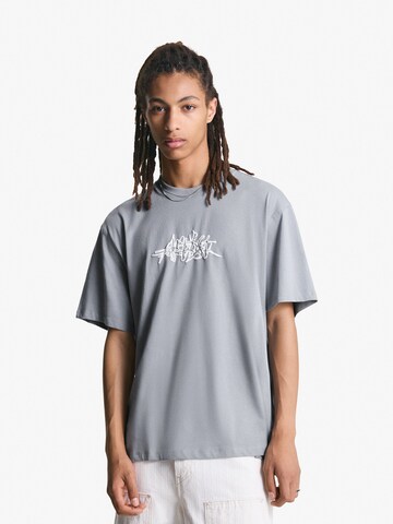 Maglietta di Bershka in grigio: frontale