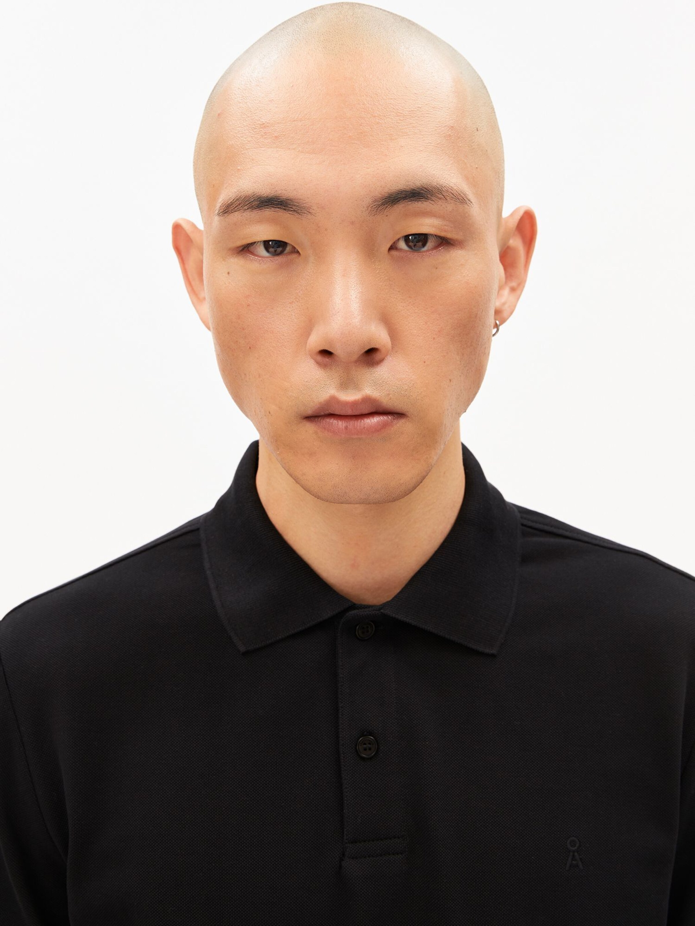 ARMEDANGELS Polo- Shirt in Schwarz: Vorderseite