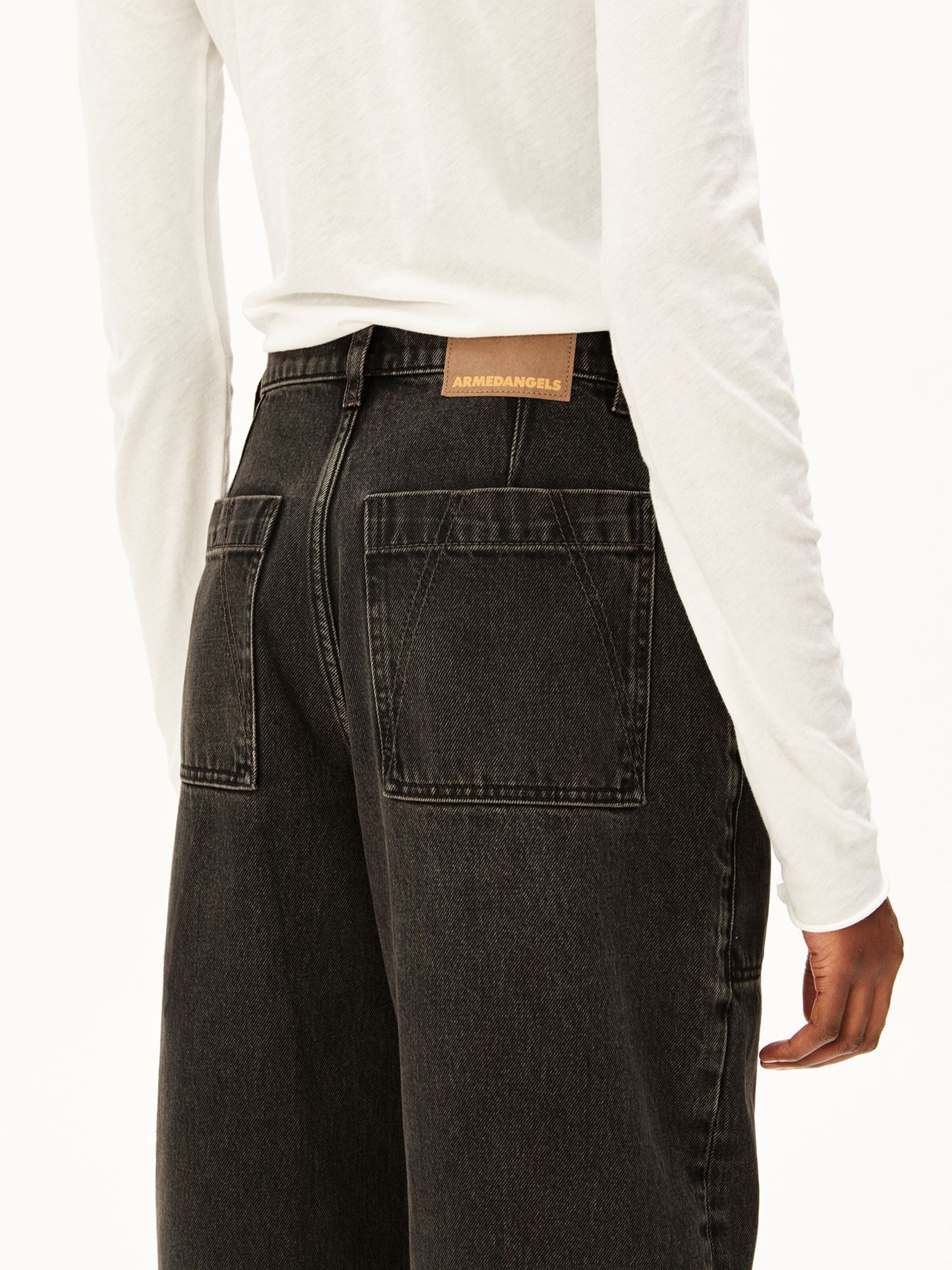 ARMEDANGELS Loosefit Jeans in Zwart: voorkant