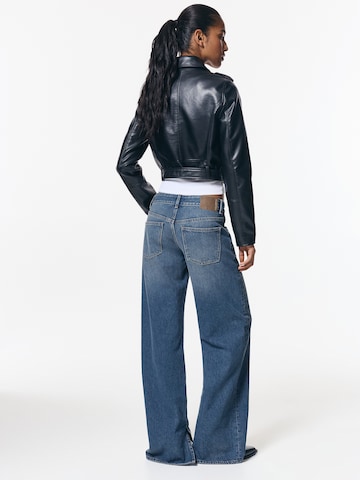 Pull&Bear Широка кройка Дънки в синьо