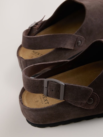 Clogs di Next in marrone
