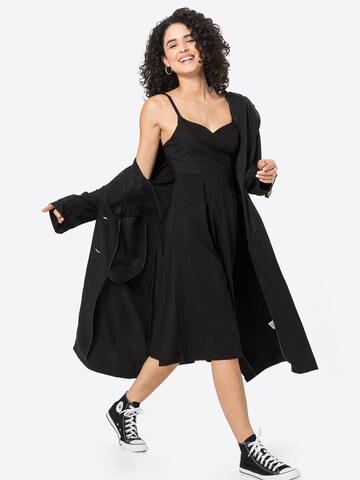 Robe 'Liana' ABOUT YOU en noir