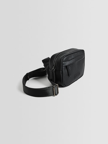 Bershka Чанта за кръста в черно